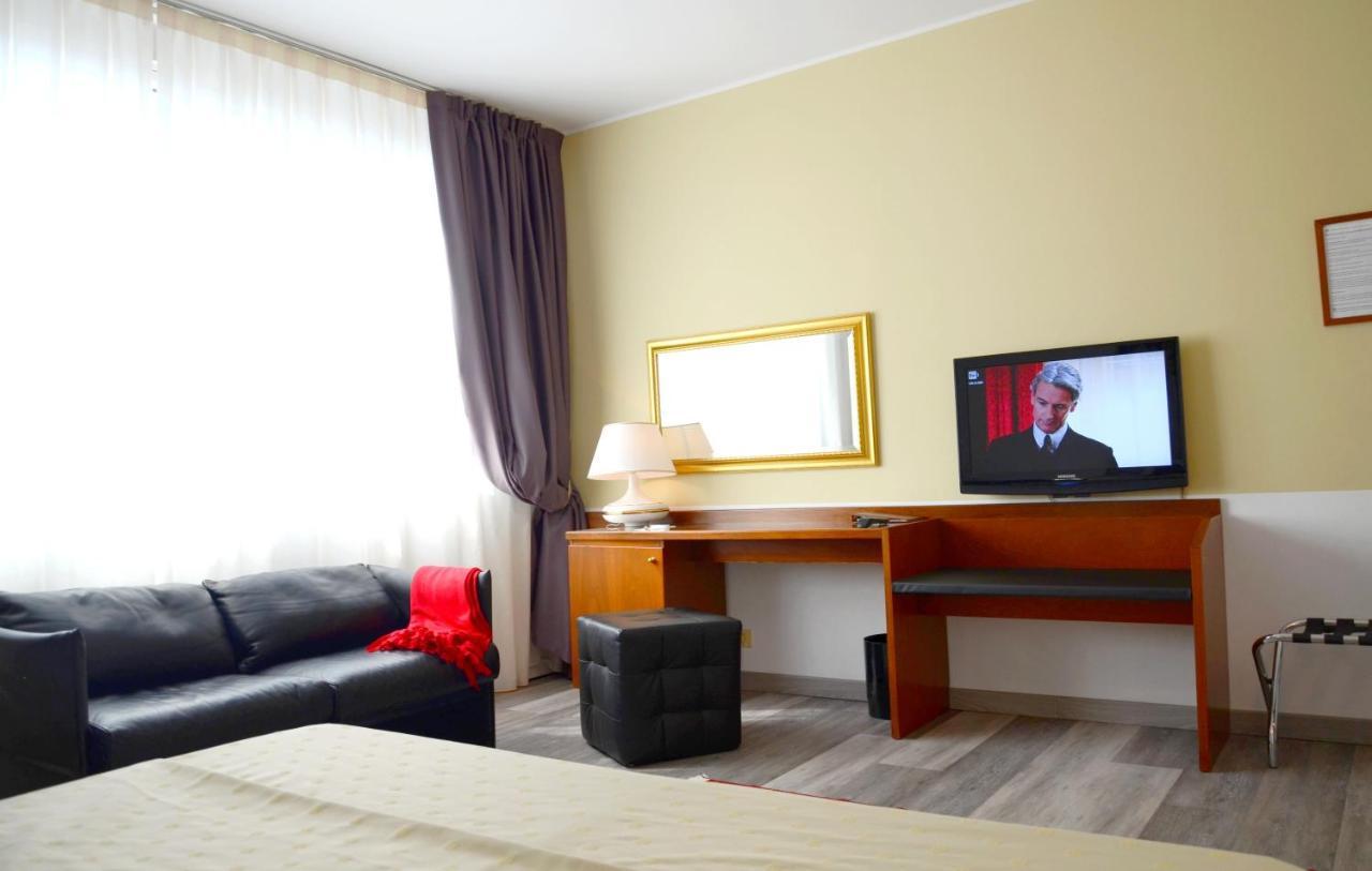 Hotel Krystal Bussolengo Bagian luar foto