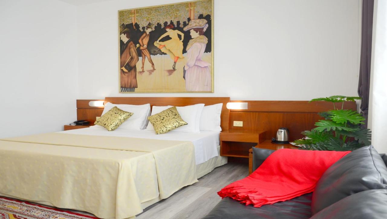 Hotel Krystal Bussolengo Bagian luar foto