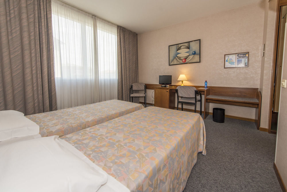 Hotel Krystal Bussolengo Bagian luar foto