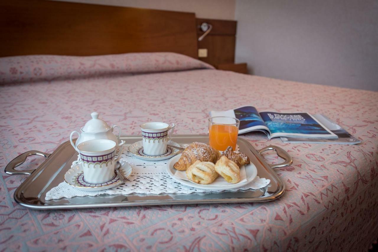 Hotel Krystal Bussolengo Bagian luar foto