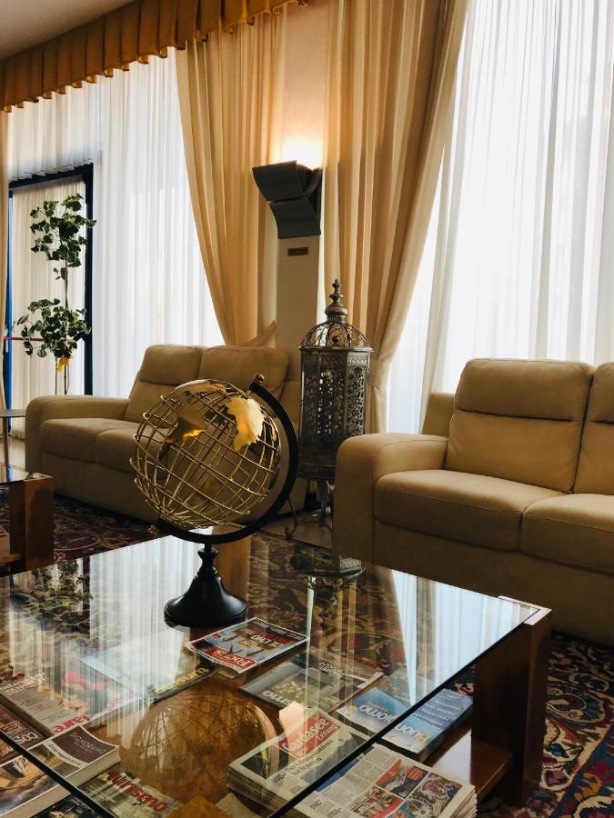 Hotel Krystal Bussolengo Bagian luar foto