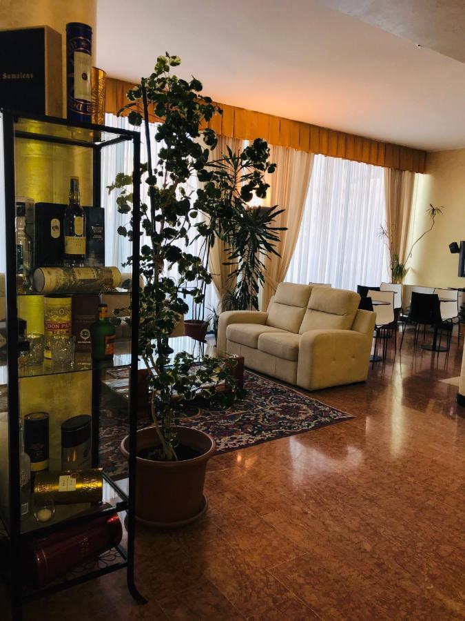 Hotel Krystal Bussolengo Bagian luar foto