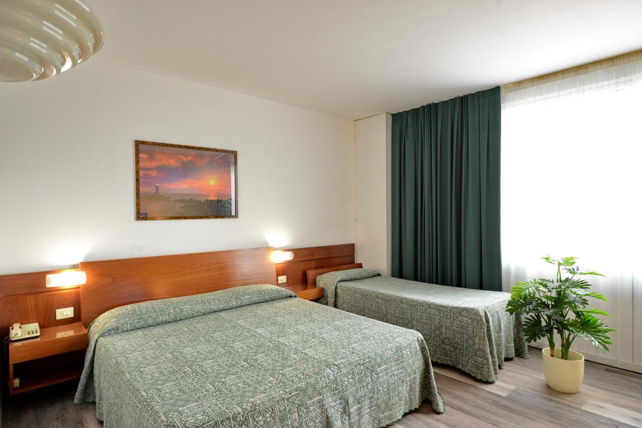 Hotel Krystal Bussolengo Bagian luar foto