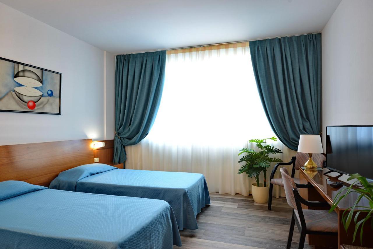 Hotel Krystal Bussolengo Bagian luar foto